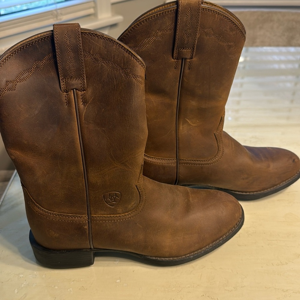 Men’s size 7D brown boots; barely worn